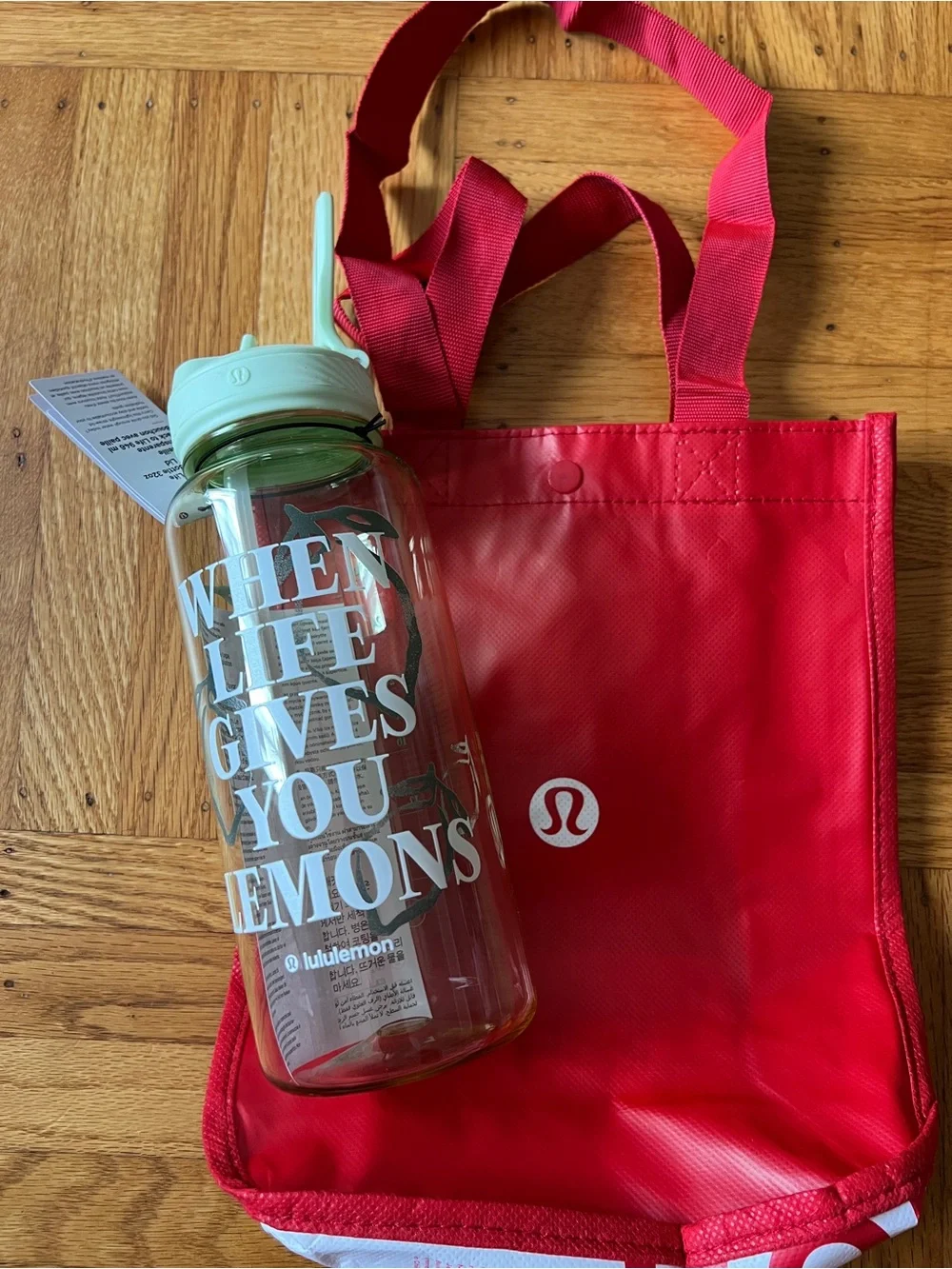 Lululemon 32oz Back to Life Water Bottle Straw Lid Lemona Design NWT